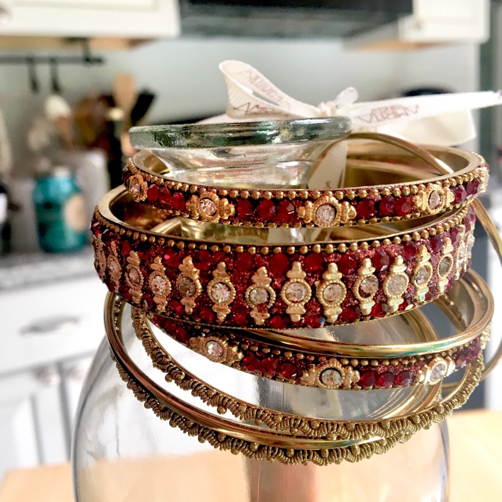 Amrita Singh glitzy bangle set!